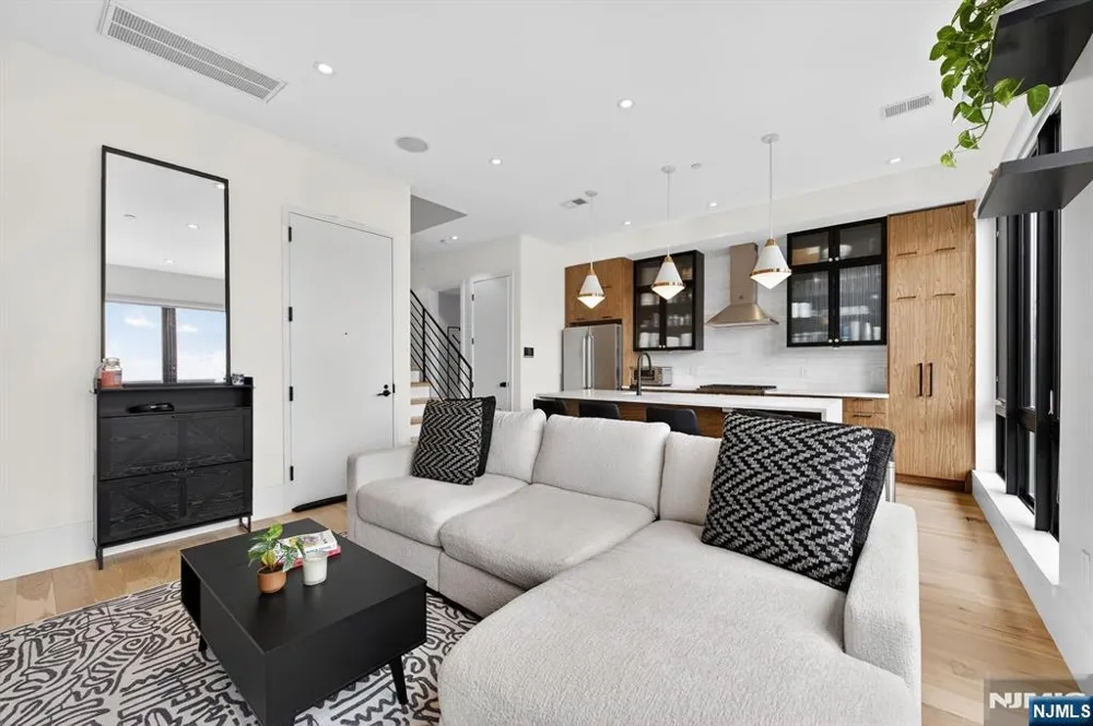 339 Palisade Avenue C Jersey City, NJ 07307