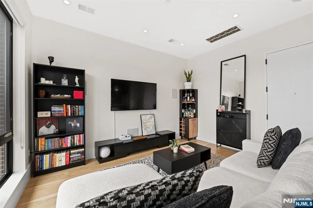 339 Palisade Avenue C Jersey City, NJ 07307