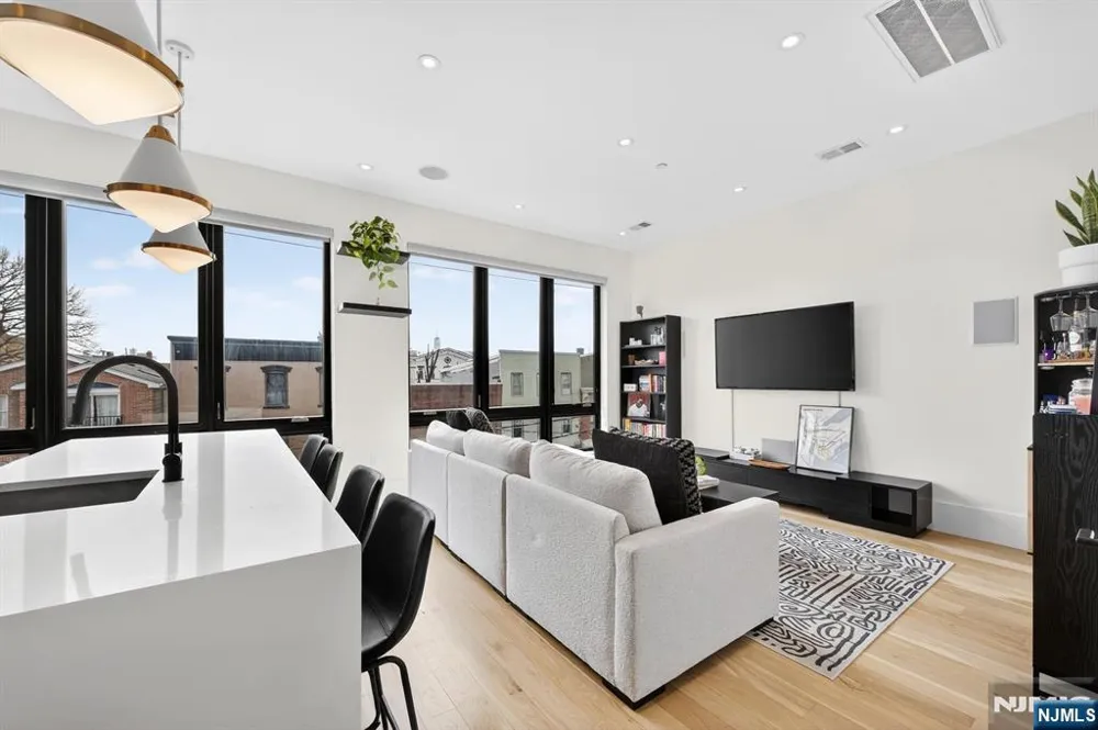 339 Palisade Avenue C Jersey City, NJ 07307