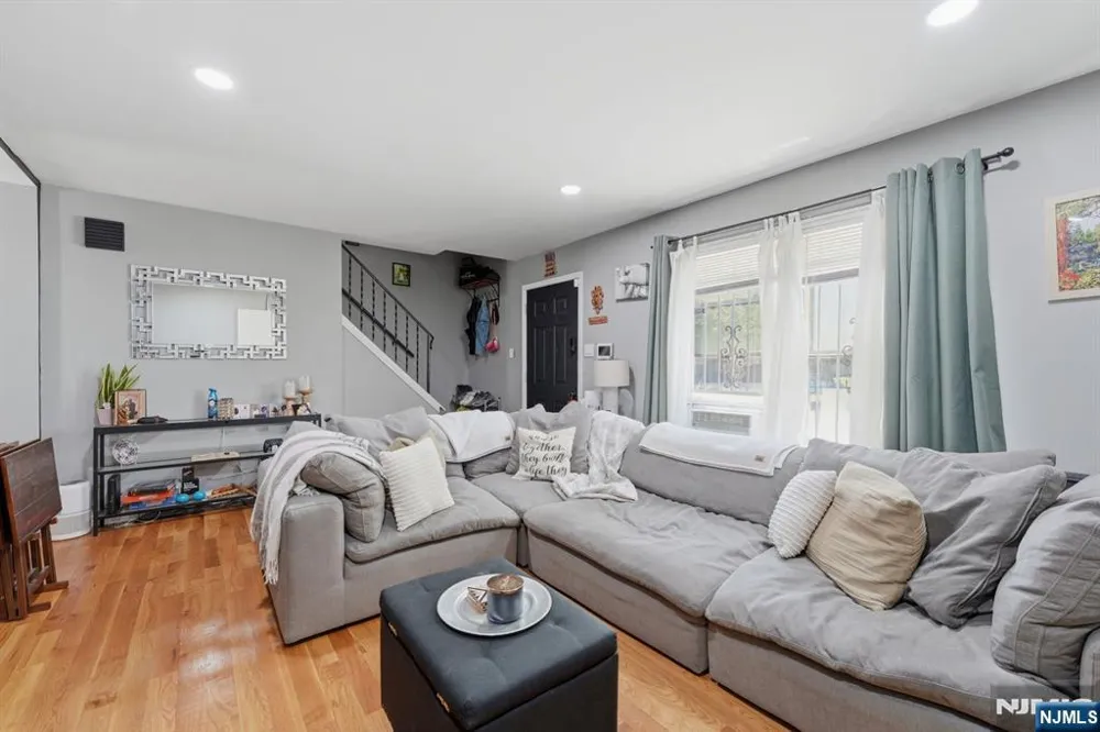 312 Littleton Avenue 804 Newark, NJ 07103