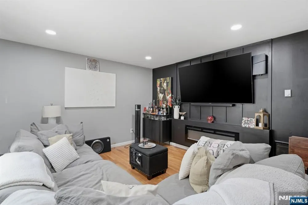 312 Littleton Avenue 804 Newark, NJ 07103