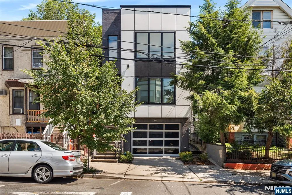 36 Lincoln Street 2 Jersey City, NJ 07307