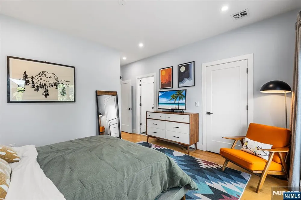 36 Lincoln Street 2 Jersey City, NJ 07307