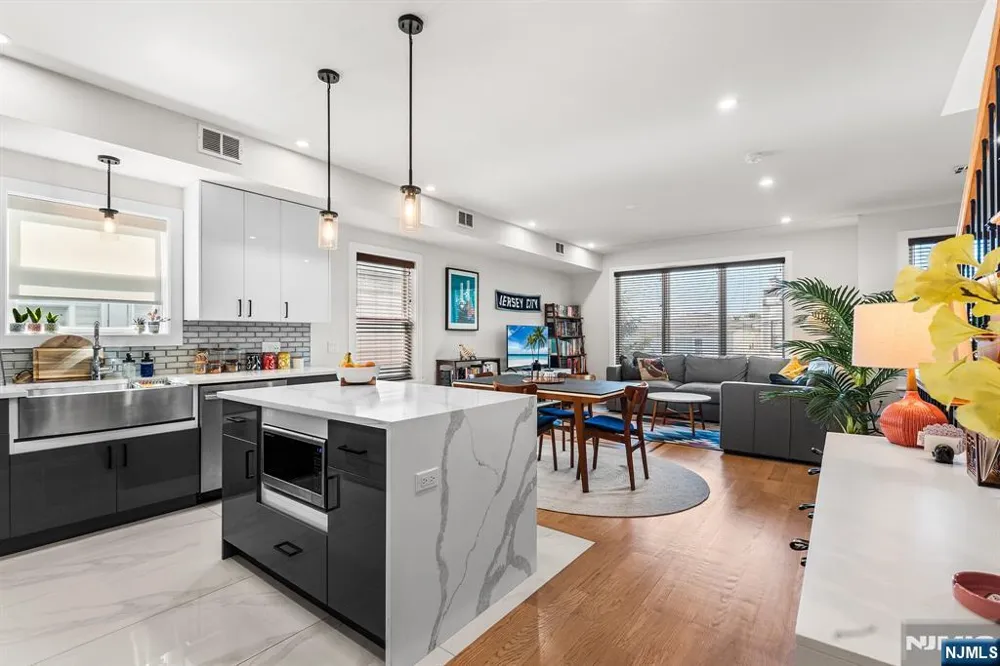 36 Lincoln Street 2 Jersey City, NJ 07307