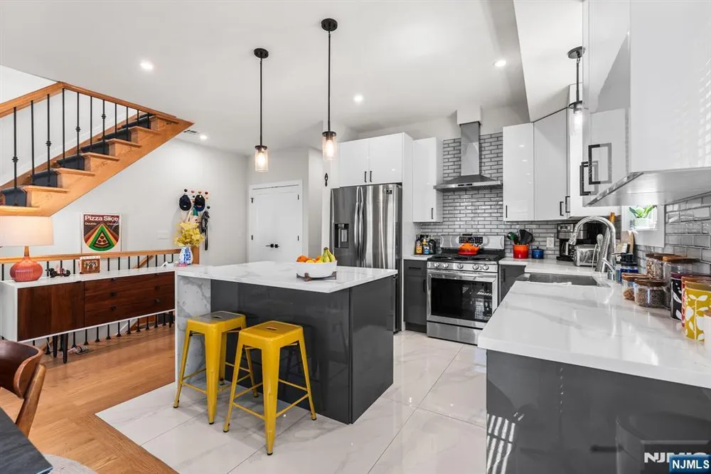 36 Lincoln Street 2 Jersey City, NJ 07307
