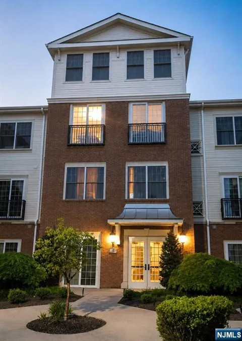 3315 The Plaza