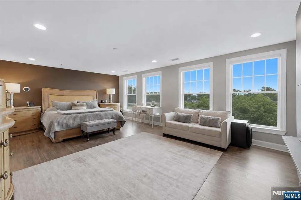 3315 The Plaza Tenafly, NJ 07670