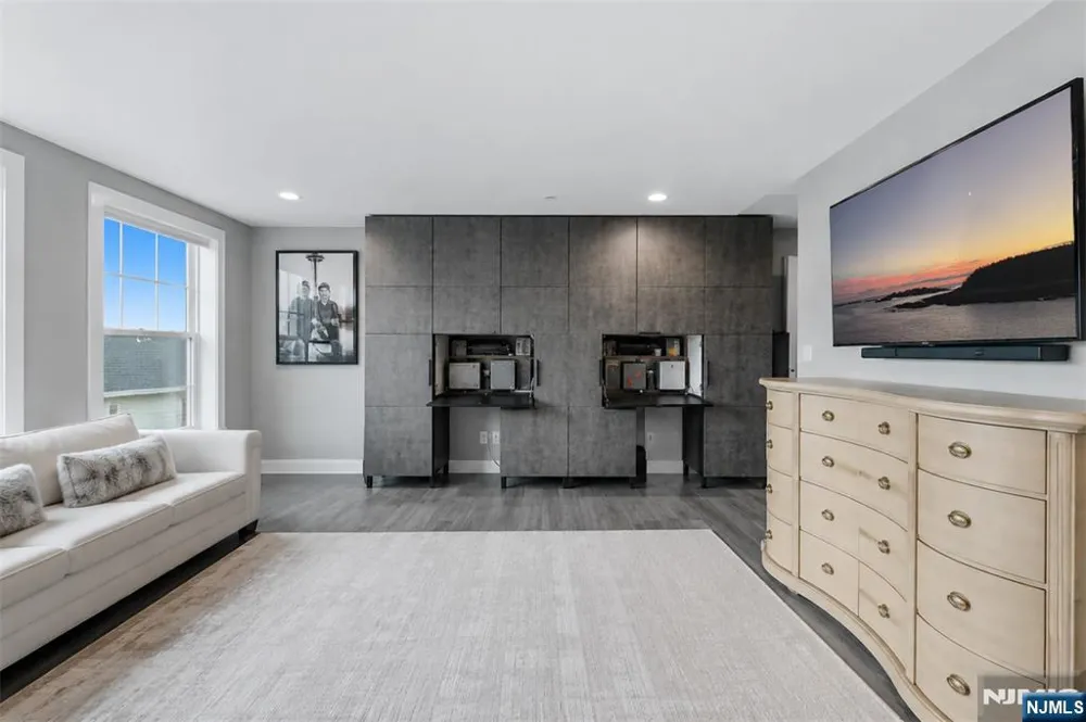 3315 The Plaza Tenafly, NJ 07670