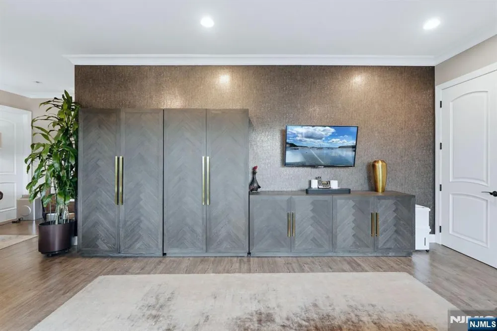 3315 The Plaza Tenafly, NJ 07670
