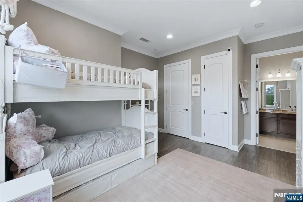 3315 The Plaza Tenafly, NJ 07670