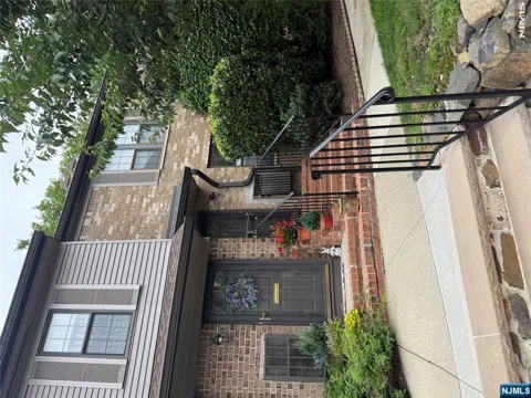 181 Long Hill Road