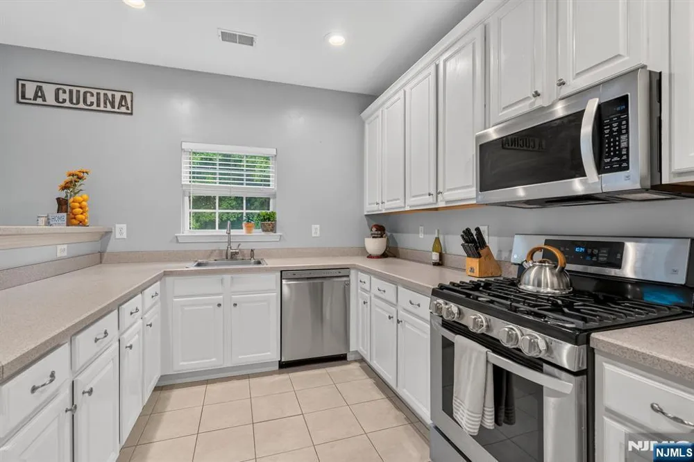 252 Ridge Drive Pompton Lakes, NJ 07442