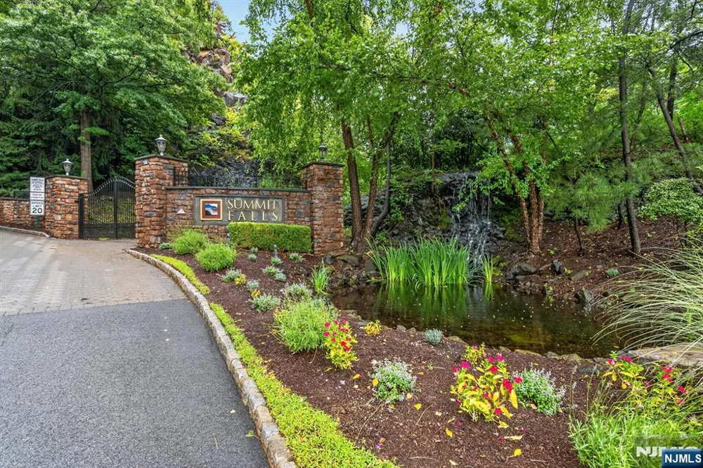 252 Ridge Drive Pompton Lakes, NJ 07442