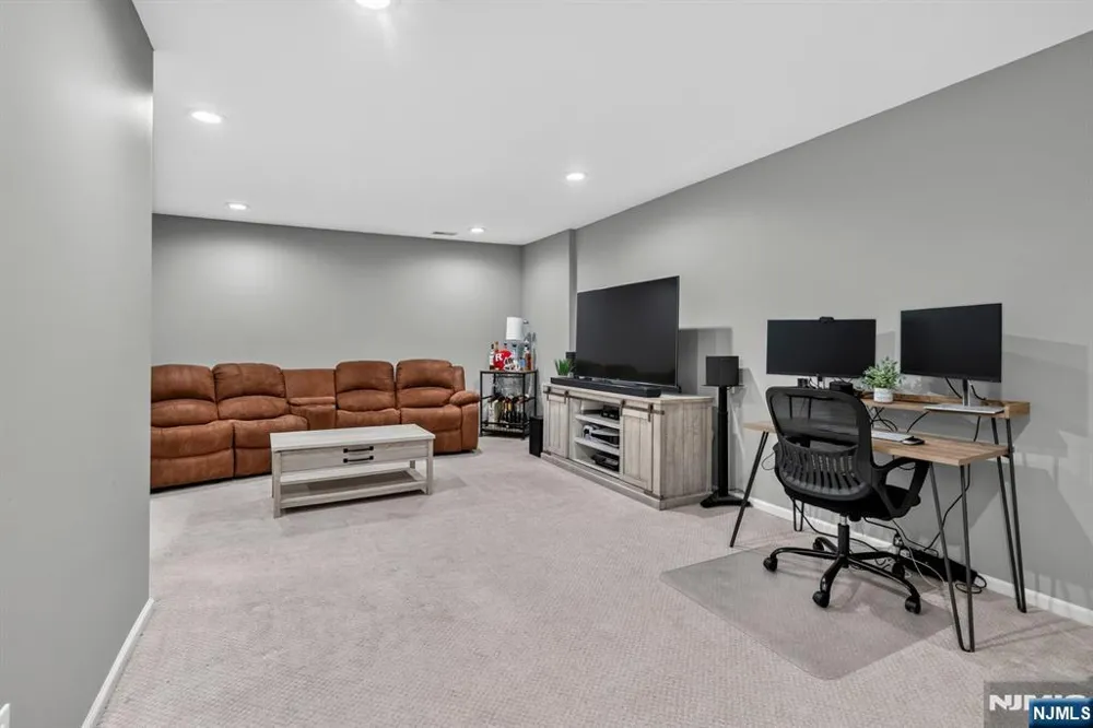 252 Ridge Drive Pompton Lakes, NJ 07442