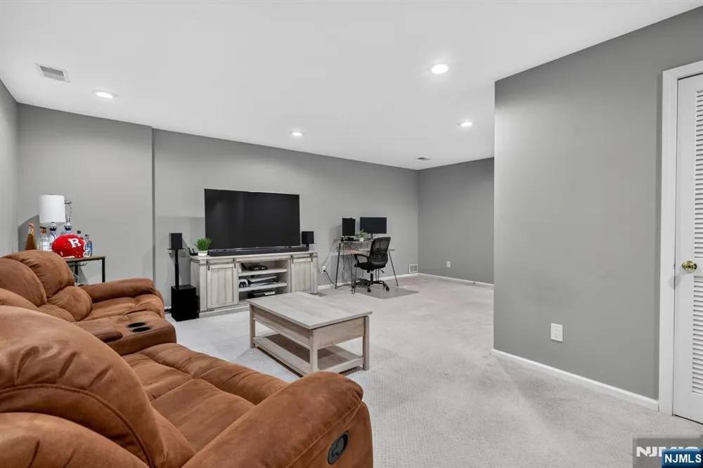 252 Ridge Drive Pompton Lakes, NJ 07442