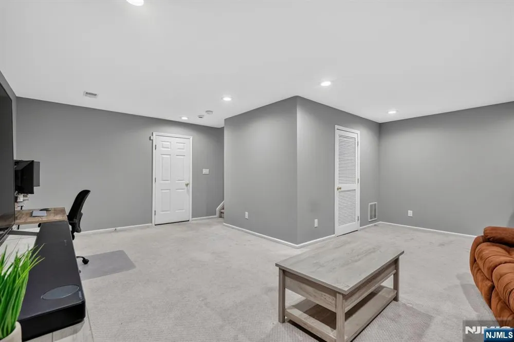 252 Ridge Drive Pompton Lakes, NJ 07442