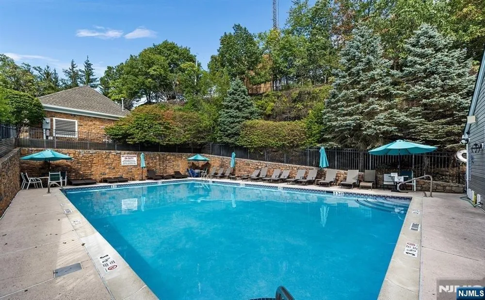 252 Ridge Drive Pompton Lakes, NJ 07442