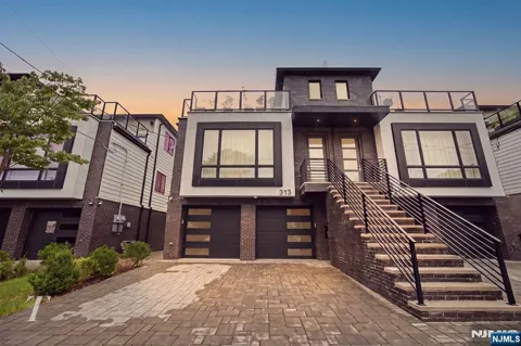 313 8th Street 1