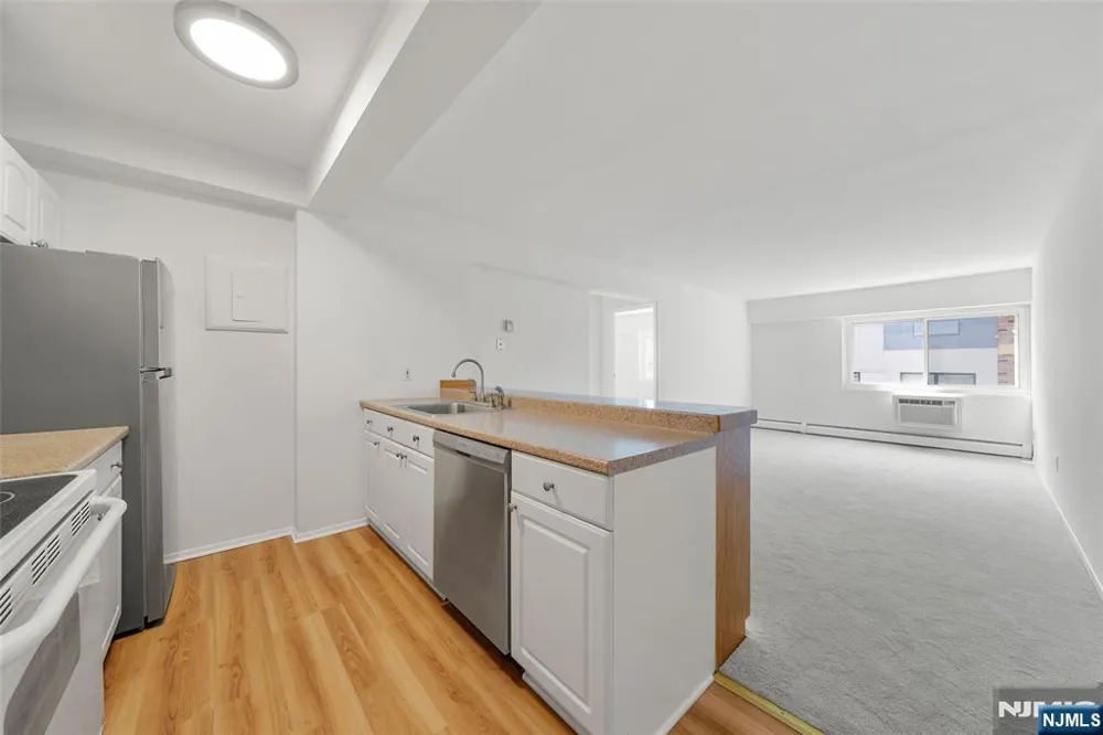 333 Grand Avenue 2N Palisades Park, NJ 07650