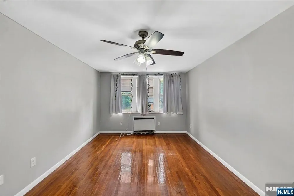 19 Lyons 204 Newark, NJ 07112