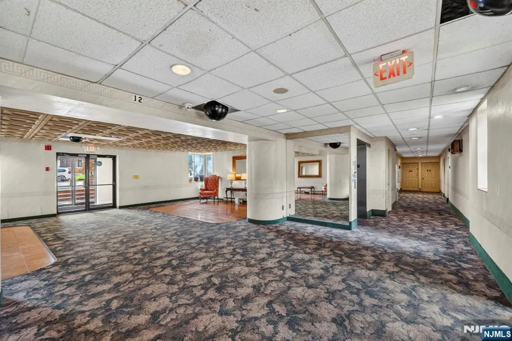 19 Lyons 204 Newark, NJ 07112