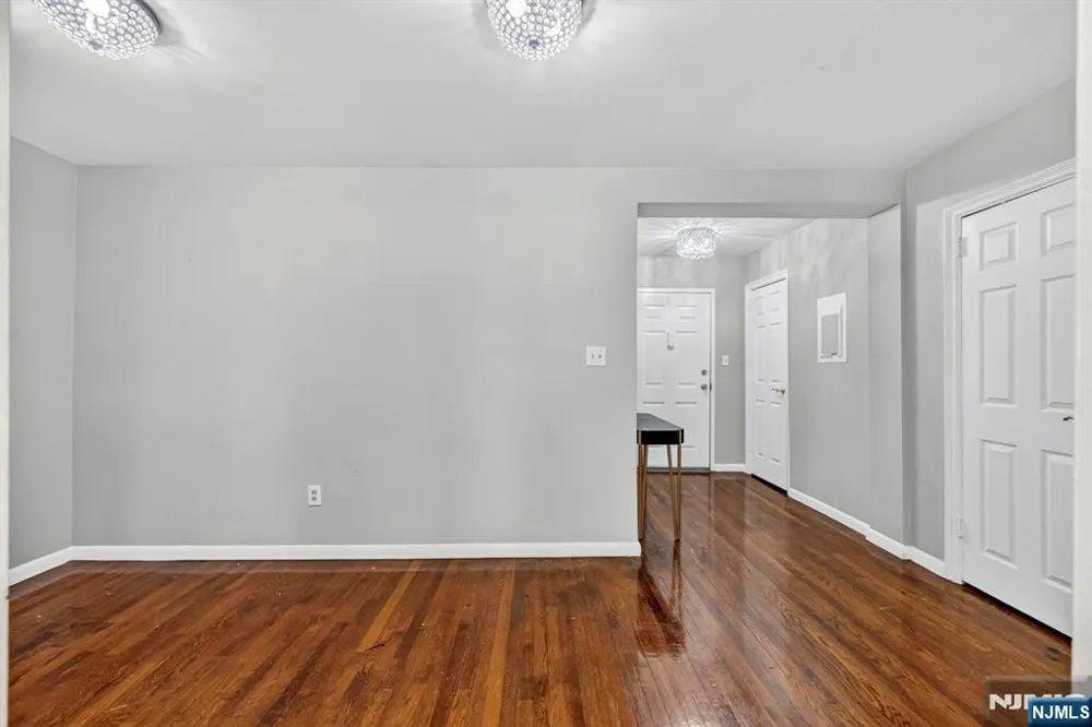 19 Lyons 204 Newark, NJ 07112