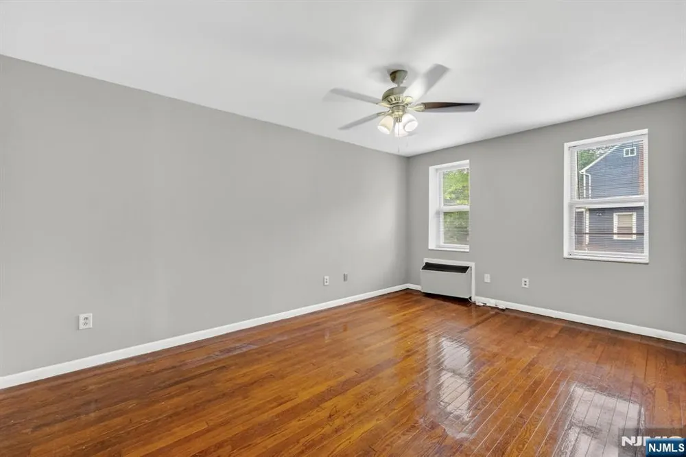 19 Lyons 204 Newark, NJ 07112