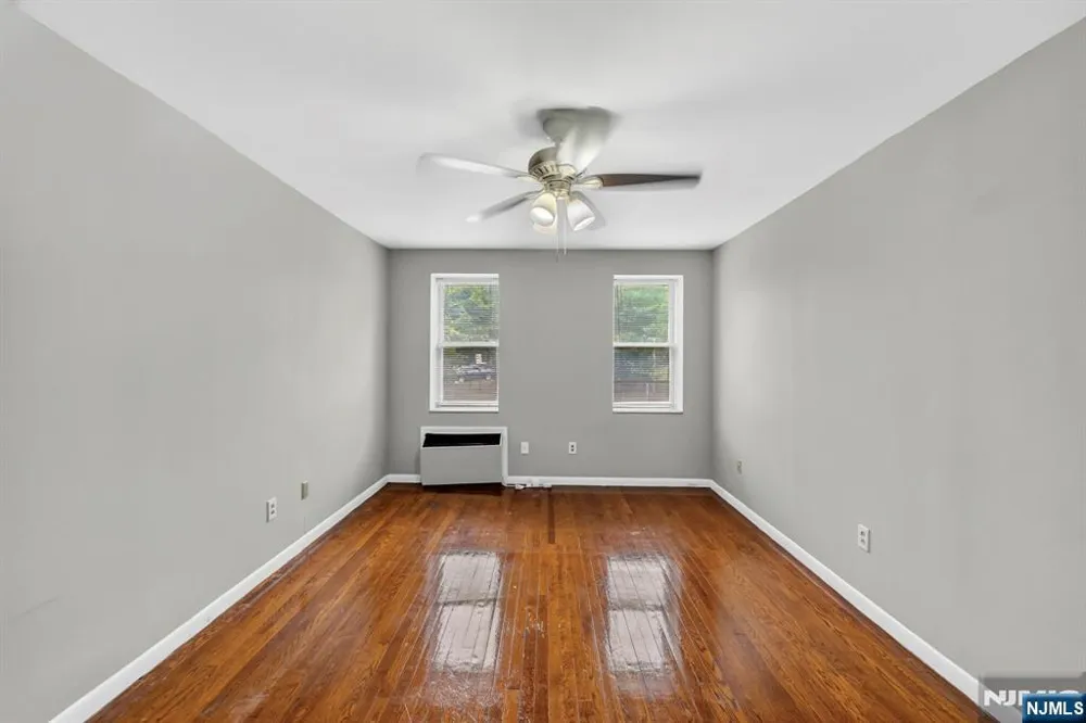 19 Lyons 204 Newark, NJ 07112