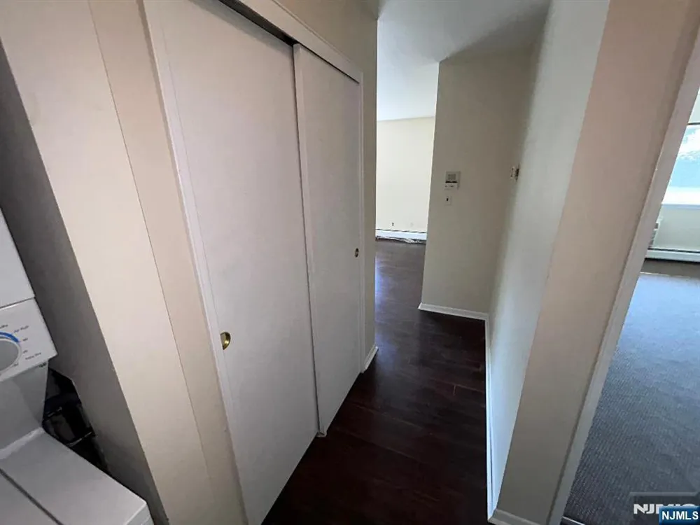 168 Diamond Bridge Avenue 1 Hawthorne, NJ 07506