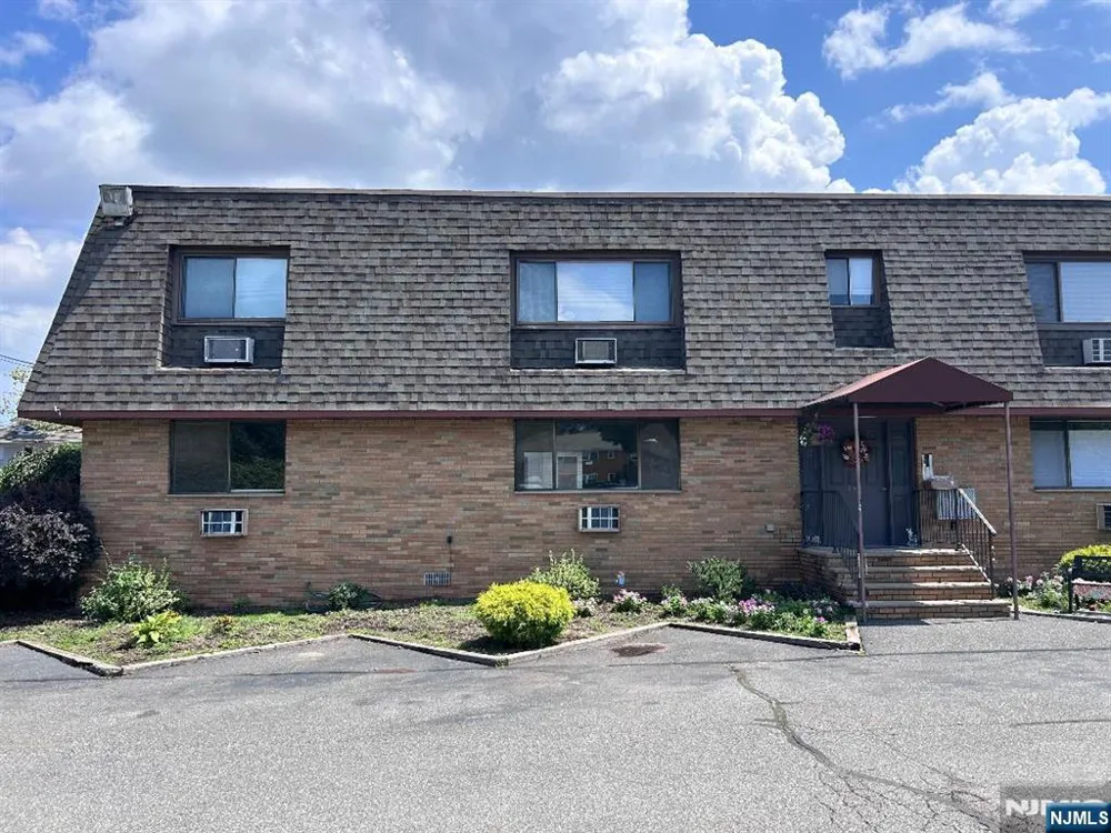 168 Diamond Bridge Avenue 1 Hawthorne, NJ 07506