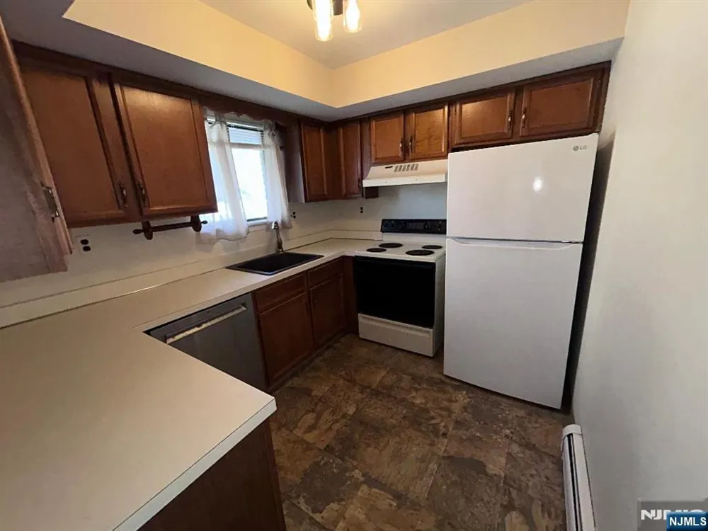 168 Diamond Bridge Avenue 1 Hawthorne, NJ 07506