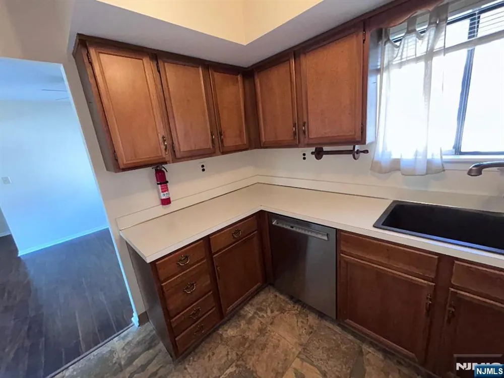 168 Diamond Bridge Avenue 1 Hawthorne, NJ 07506