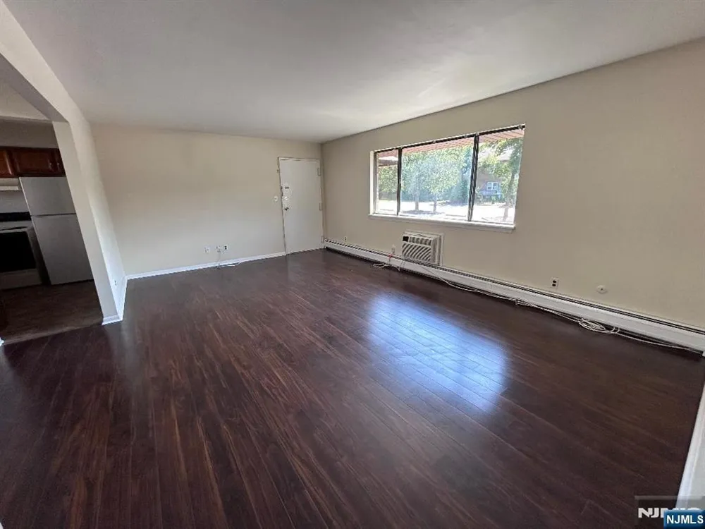 168 Diamond Bridge Avenue 1 Hawthorne, NJ 07506