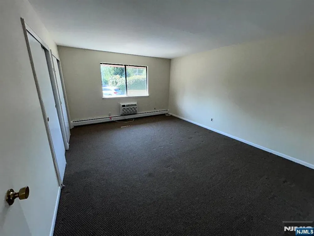 168 Diamond Bridge Avenue 1 Hawthorne, NJ 07506
