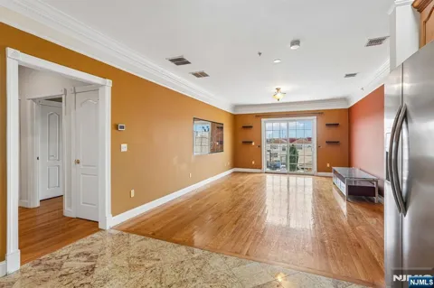 411-419 Chestnut 3 B