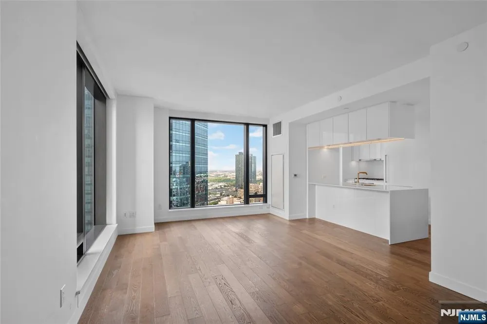 99 Hudson Street 2811 Jersey City, NJ 07302
