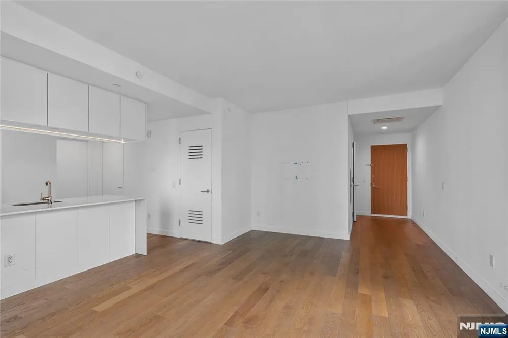 99 Hudson Street 2811 Jersey City, NJ 07302