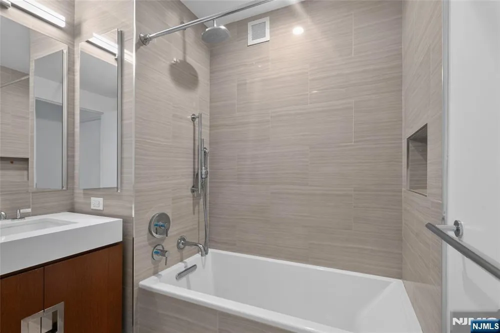 99 Hudson Street 2811 Jersey City, NJ 07302