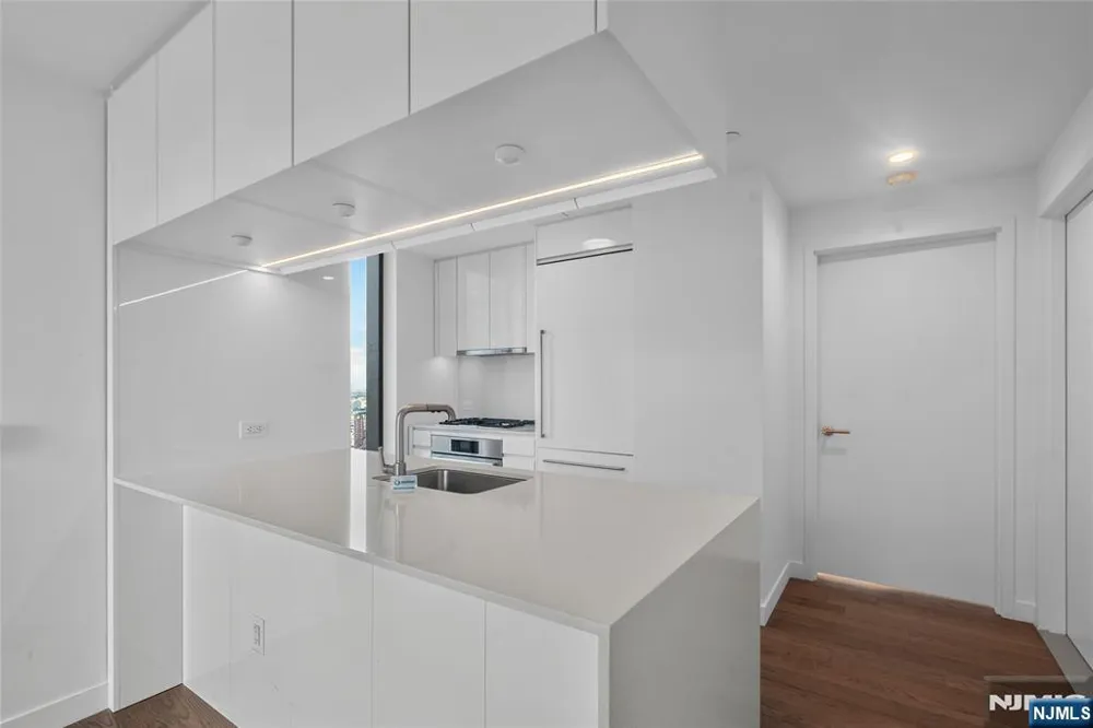 99 Hudson Street 2811 Jersey City, NJ 07302