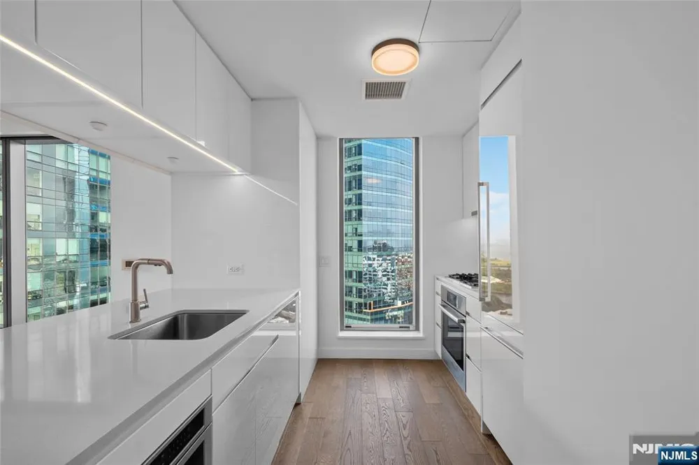99 Hudson Street 2811 Jersey City, NJ 07302