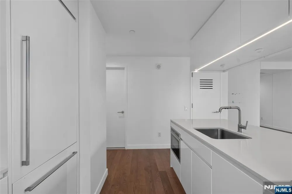 99 Hudson Street 2811 Jersey City, NJ 07302