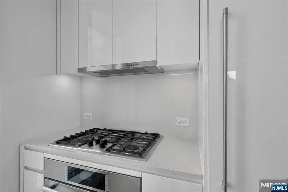 99 Hudson Street 2811 Jersey City, NJ 07302