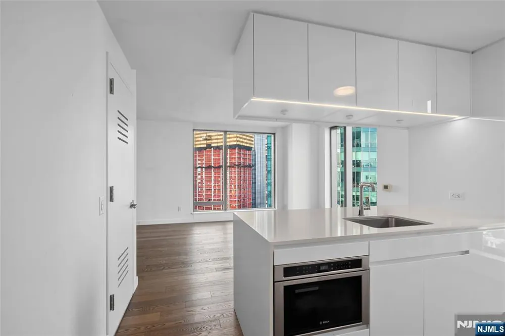 99 Hudson Street 2811 Jersey City, NJ 07302