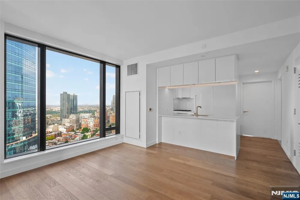 99 Hudson Street 2811 Jersey City, NJ 07302