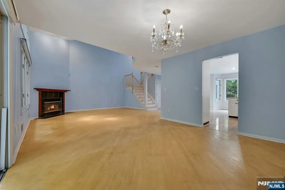 91 Lakeview Drive Old Tappan, NJ 07675