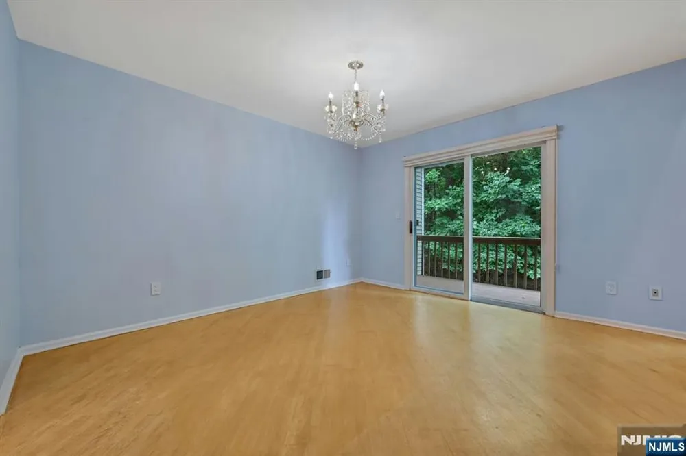91 Lakeview Drive Old Tappan, NJ 07675