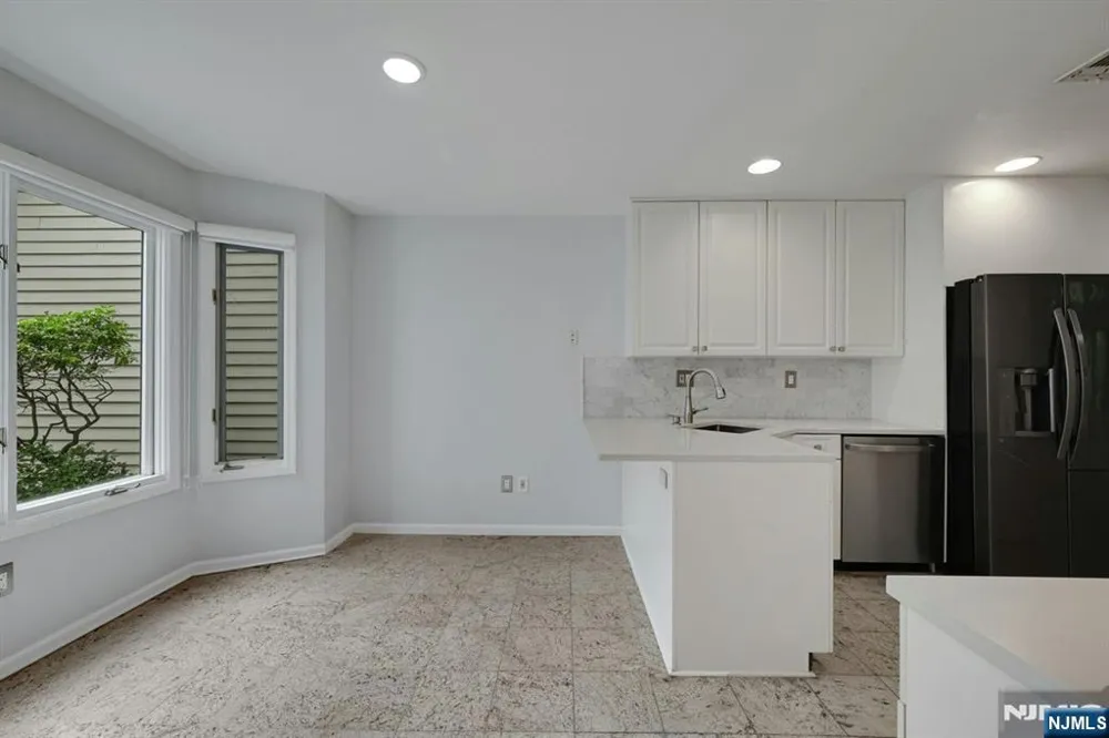 91 Lakeview Drive Old Tappan, NJ 07675