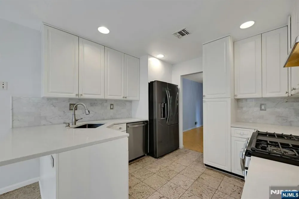 91 Lakeview Drive Old Tappan, NJ 07675