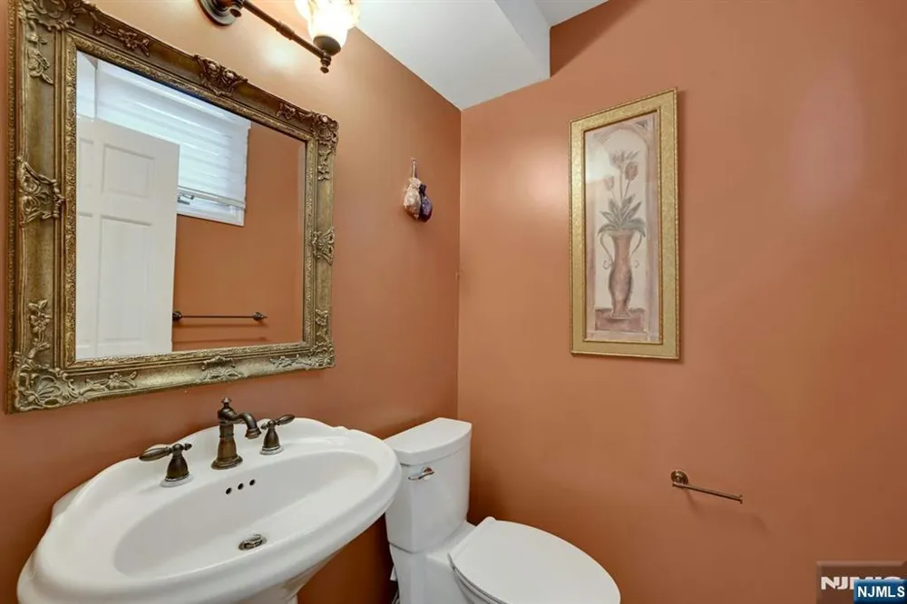 91 Lakeview Drive Old Tappan, NJ 07675