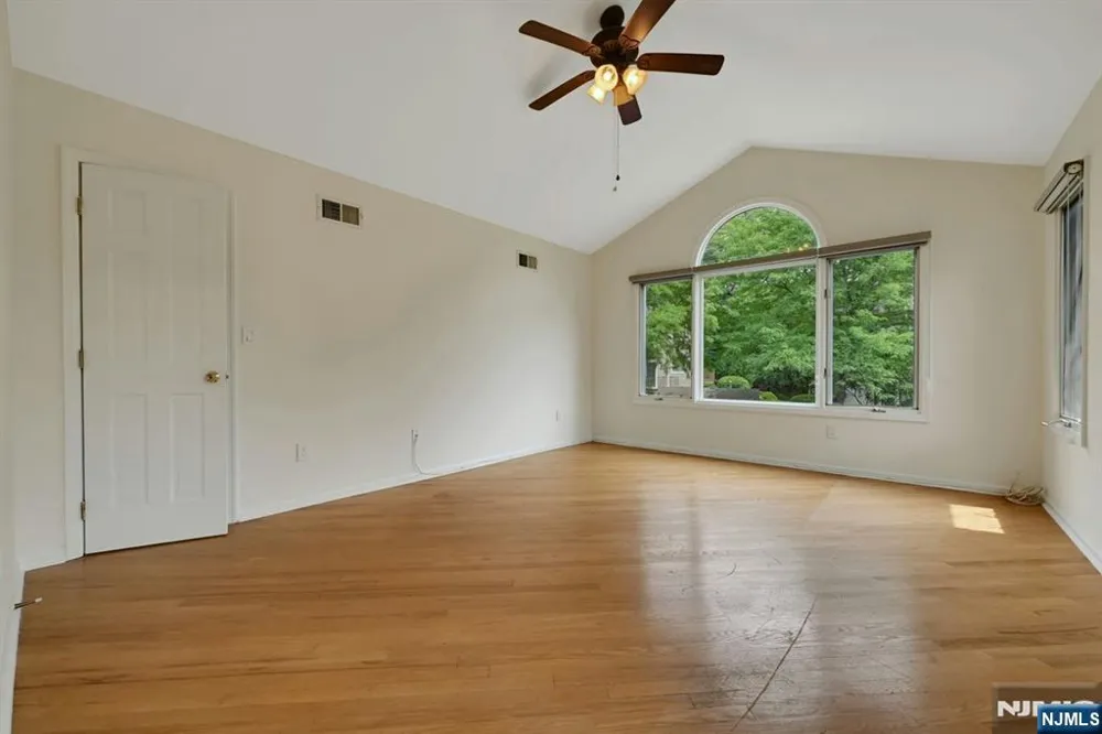 91 Lakeview Drive Old Tappan, NJ 07675